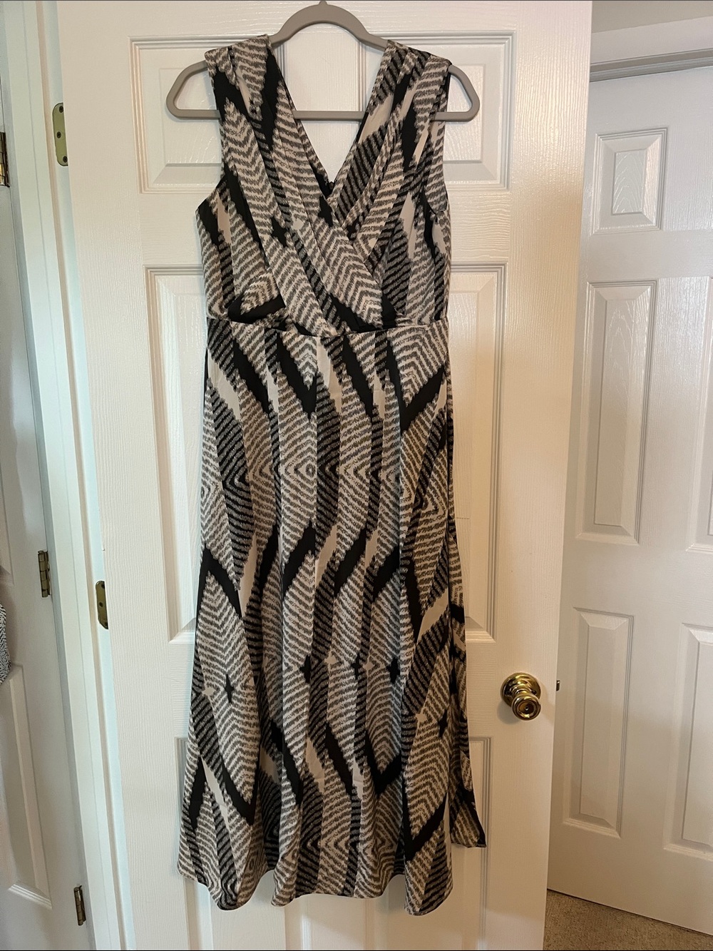 Sleeveless V-Neck Maxi Dress in Black and Beige Geometric Print